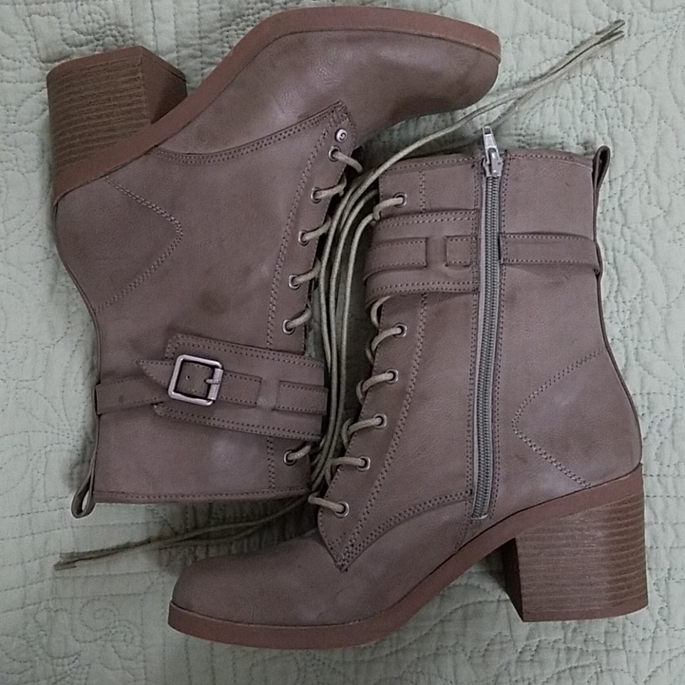 Guess boots